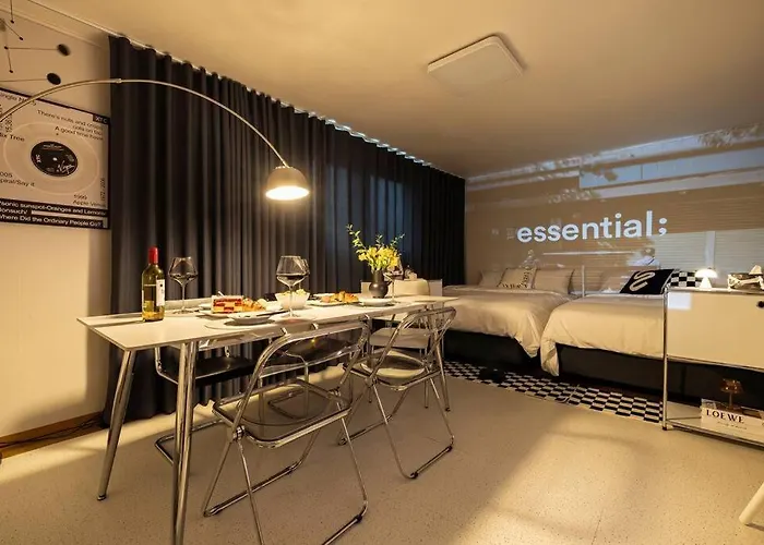 Luxury Gallery Stay