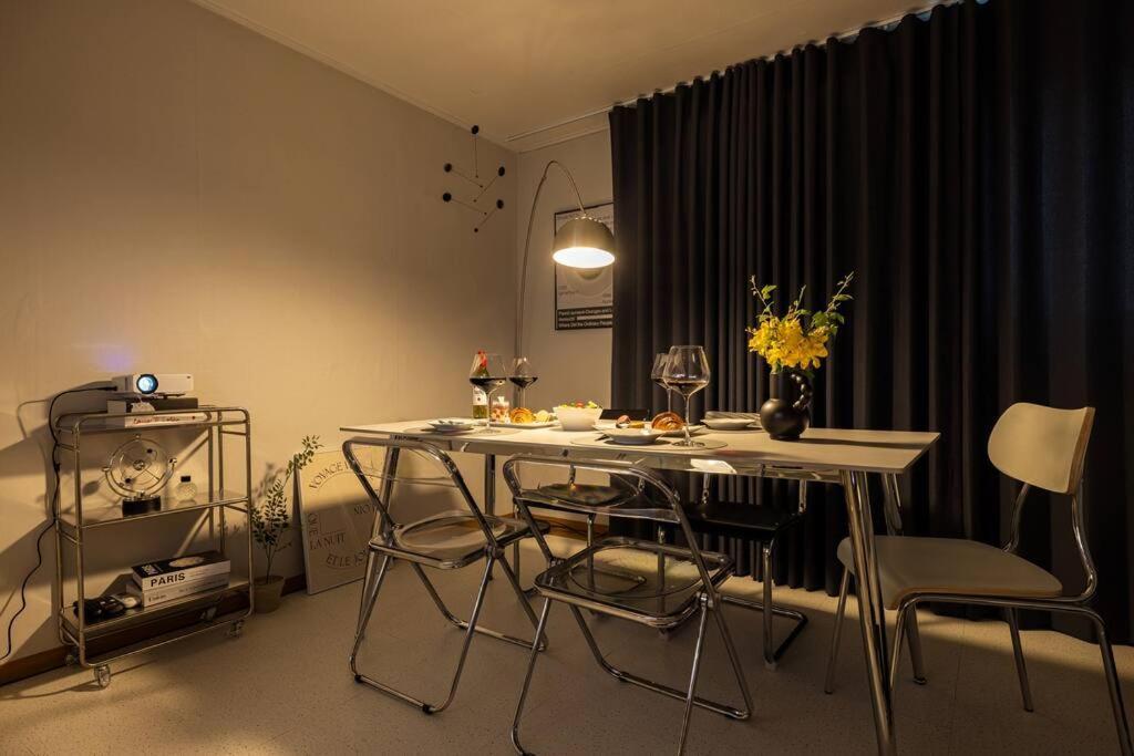 Luxury Gallery Apartment *